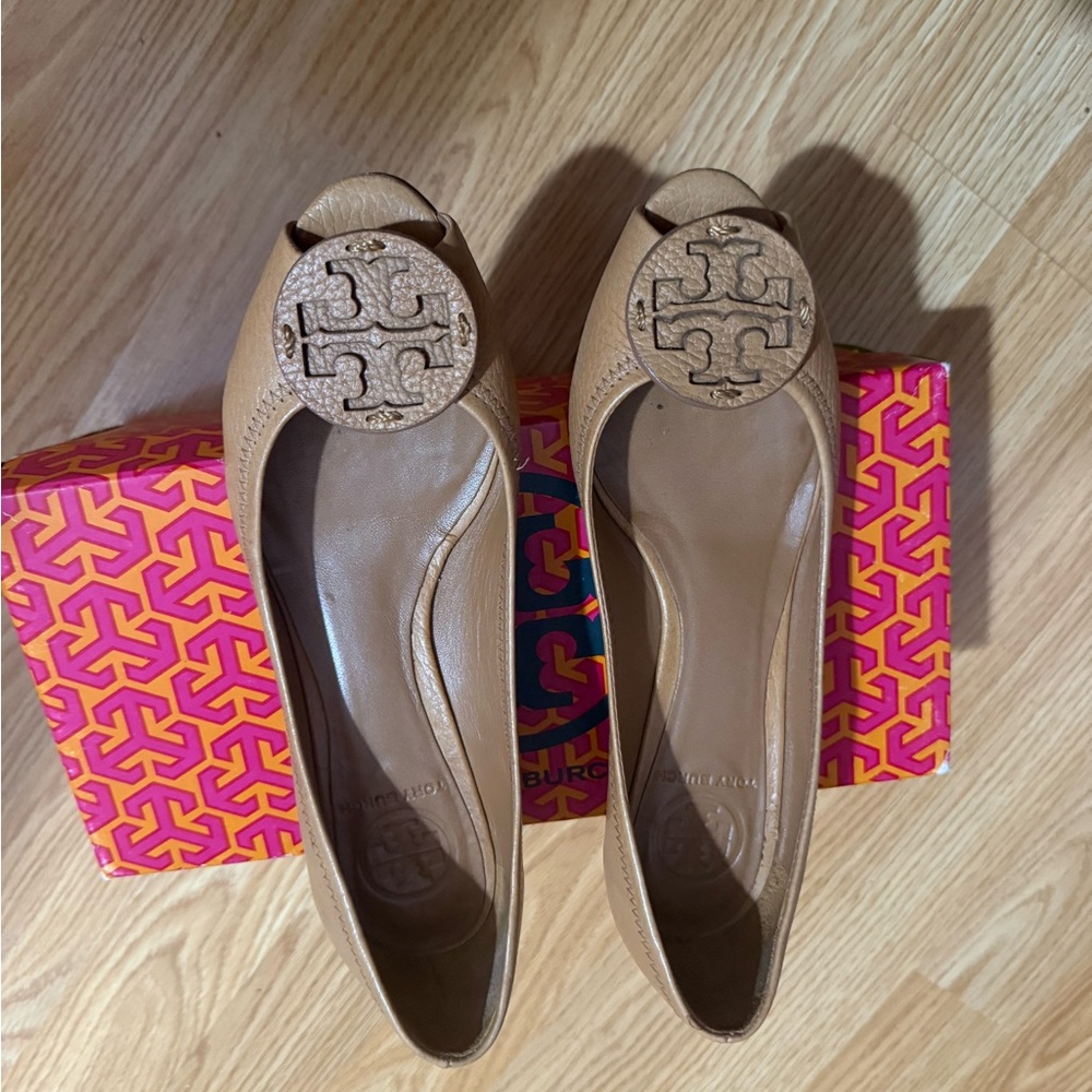 Tory Burch Brown Leather Flats with Logo Detail